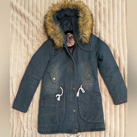 Very Warm Jean Coat with Quilted Lining & Detachable Faux Fur Hood! - Picture 10 of 10